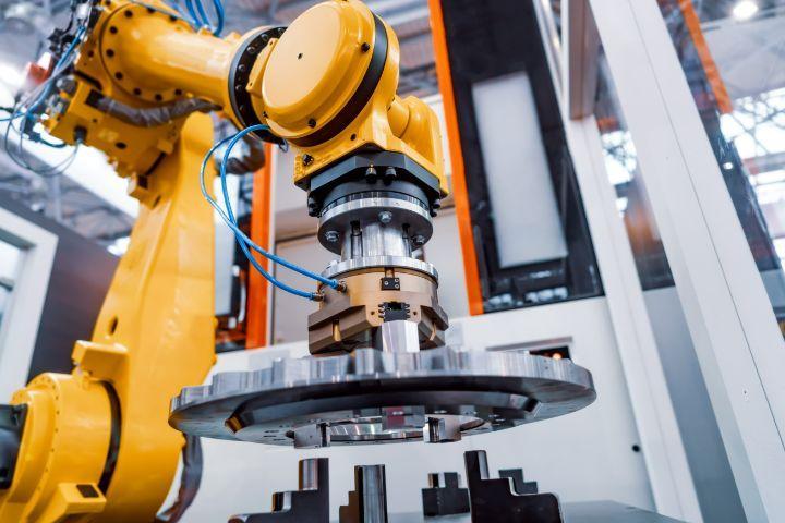 Confiez la fabrication et la programmation de vos cellules robotiques à nos techniciens chevronnés !